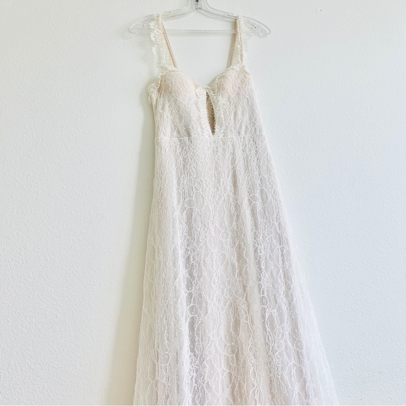 Olia Zavozina Isabelle Lace A-Line Peekaboo Layered Wedding Gown - Picture 4 of 13